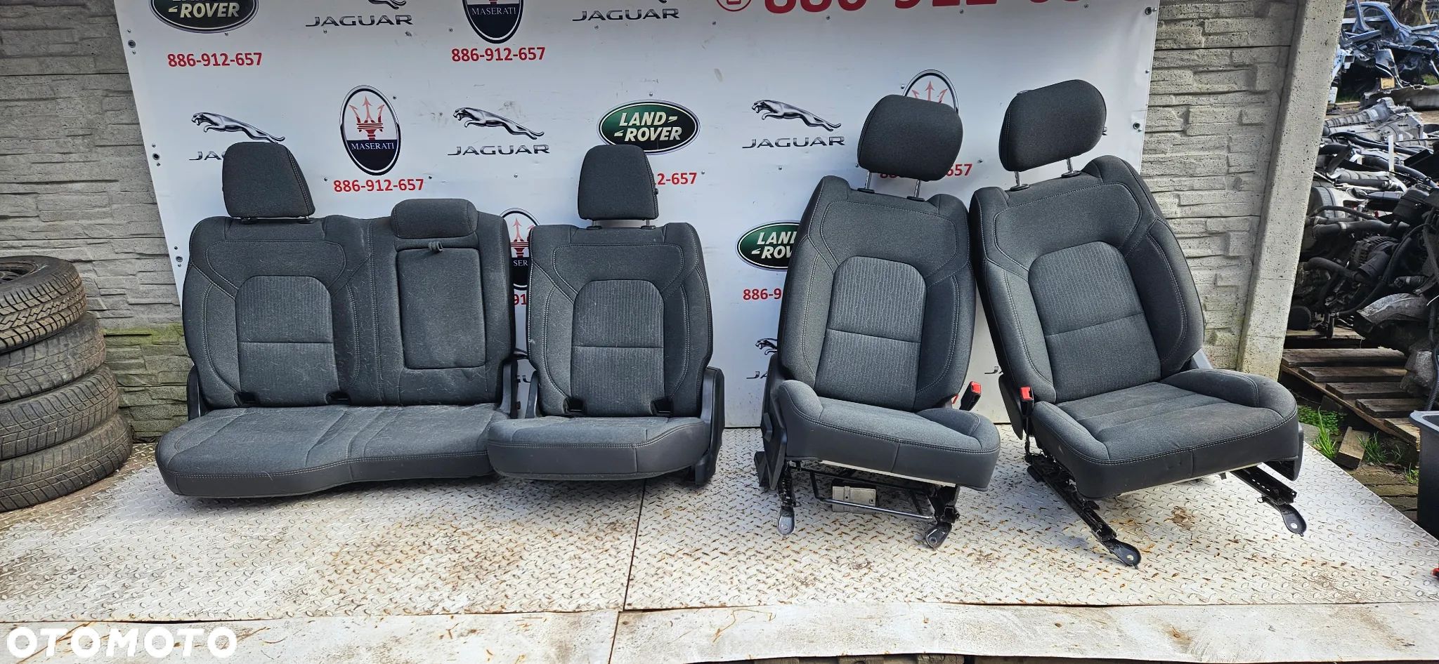 RAM 1500 V 5 2019- Big Horn KRÓTKI QUAD CAB 1,5 Komplet foteli Fotele tapicerka Kanapa Środek Boczki wykładzina Słupek próg listwa CZARNE WNĘTRZE WELUR - 1