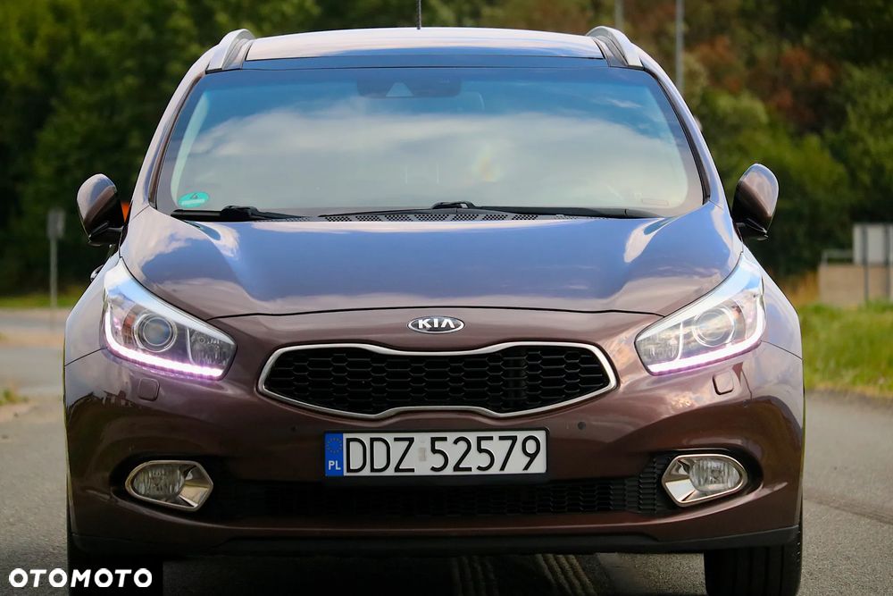 Kia Ceed 1.6 CRDi 128 Fifa World Cup Edition - 9