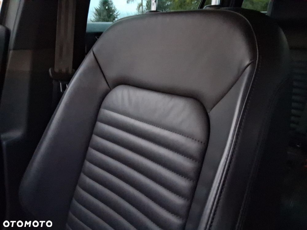 Volkswagen Passat - 13