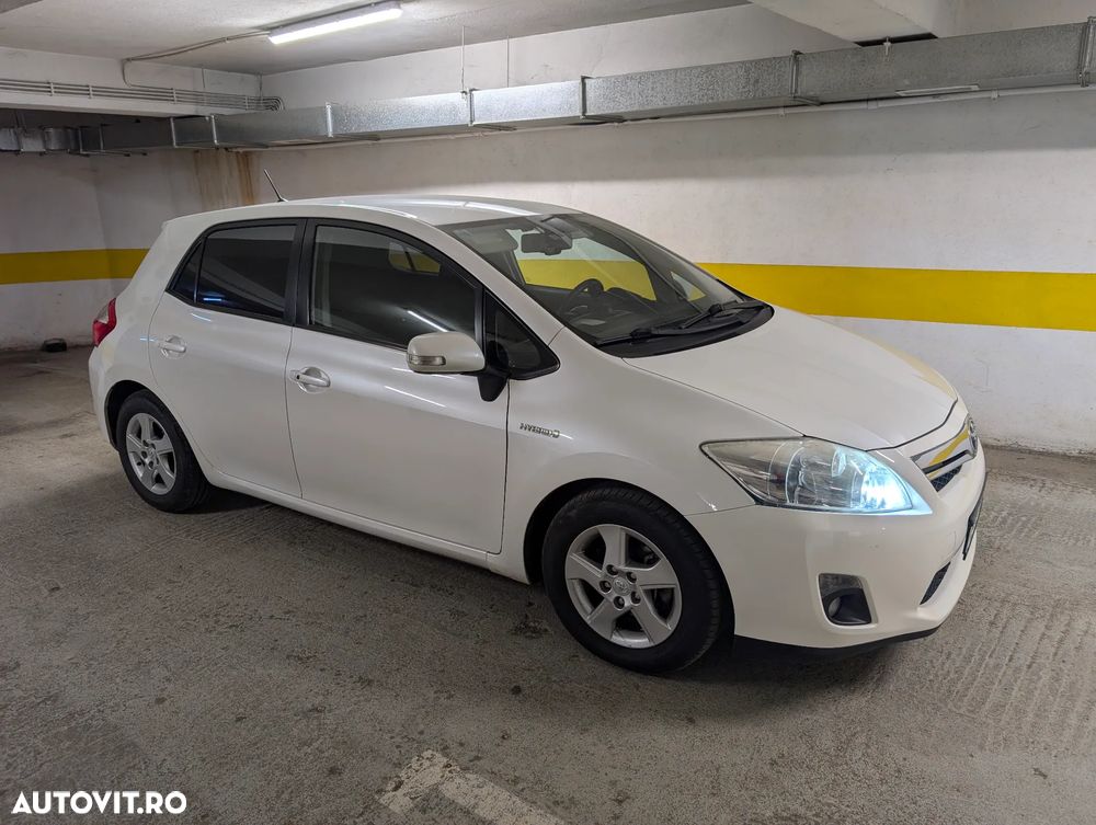 Toyota Auris 1.8 L VVT-i HSD Sol - 1