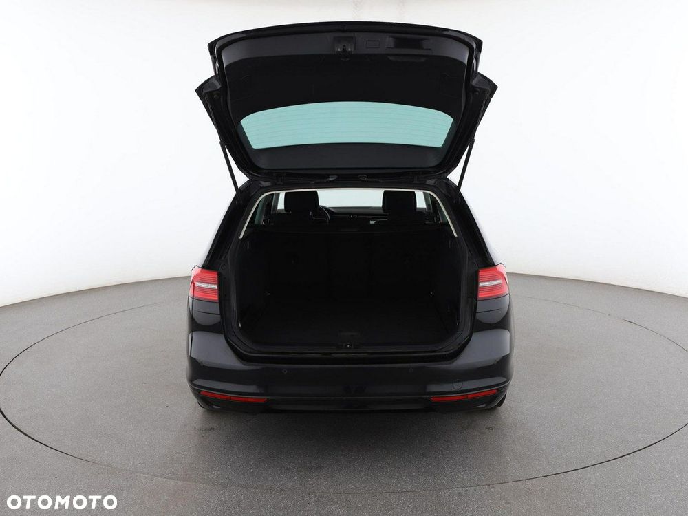 Volkswagen Passat - 20