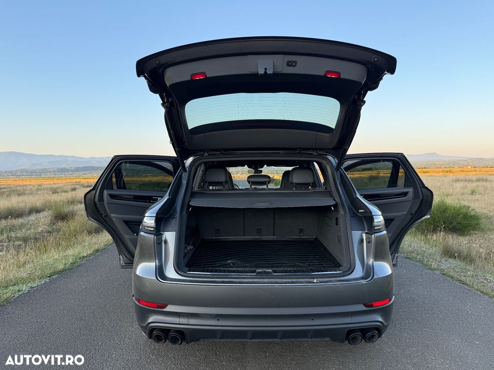 Porsche Cayenne - 25