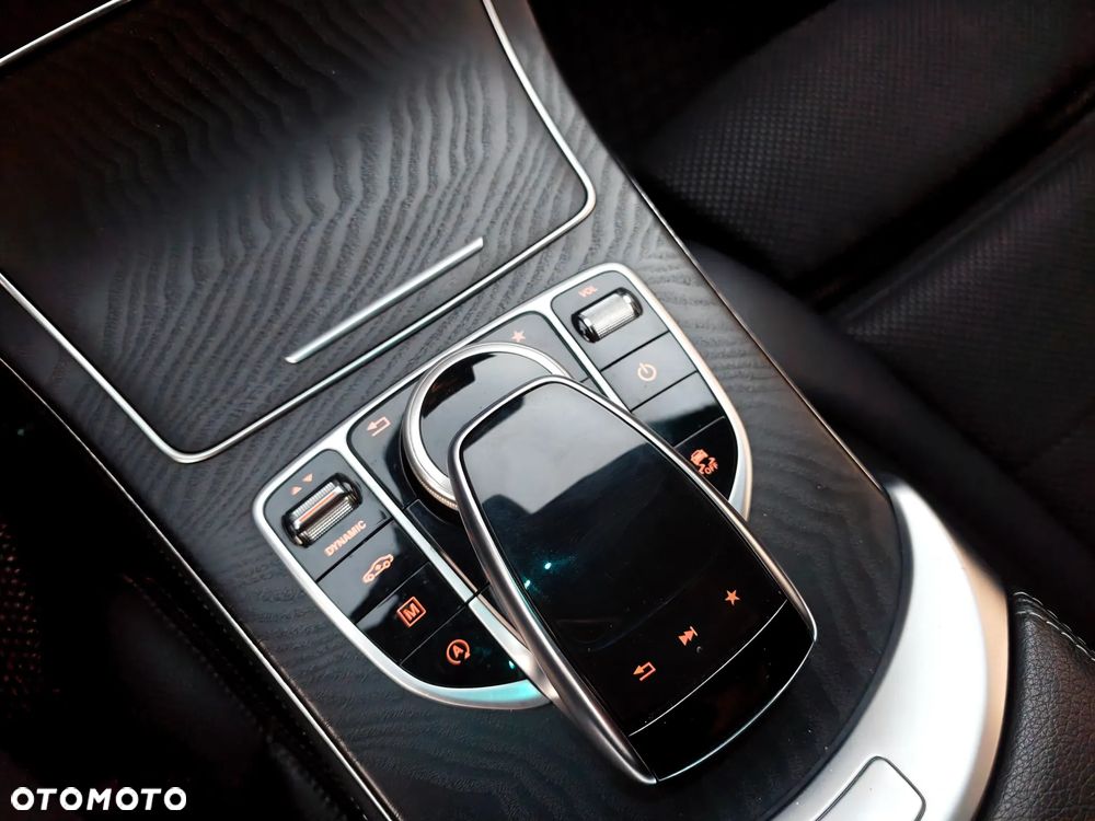Mercedes-Benz GLC 220 d 4Matic 9G-TRONIC AMG Line - 29