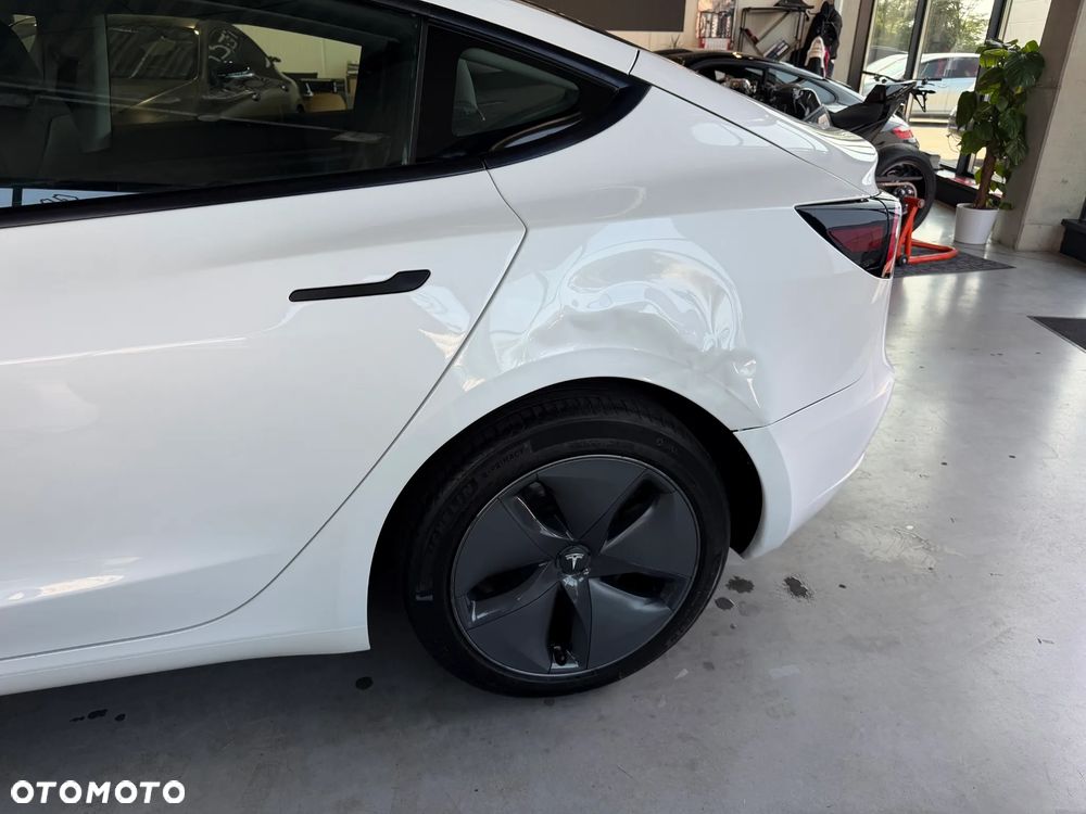 Tesla Model 3 - 21