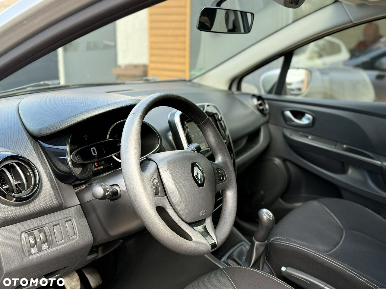 Renault Clio - 10