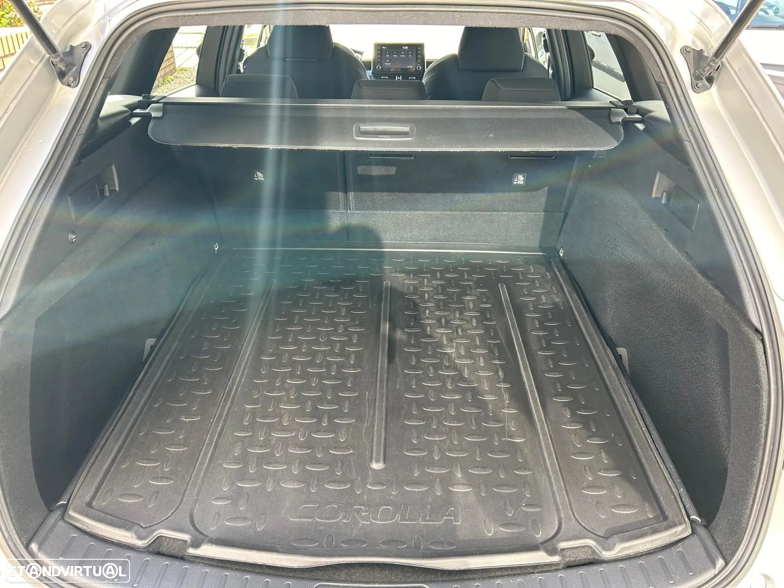 Toyota Corolla Touring Sports 1.8 Hybrid Comfort+P.Sport - 28