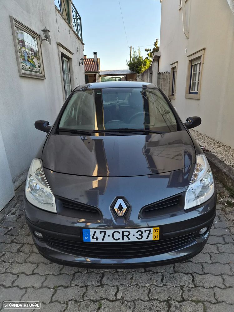 Renault Clio 1.2 16V Confort - 1