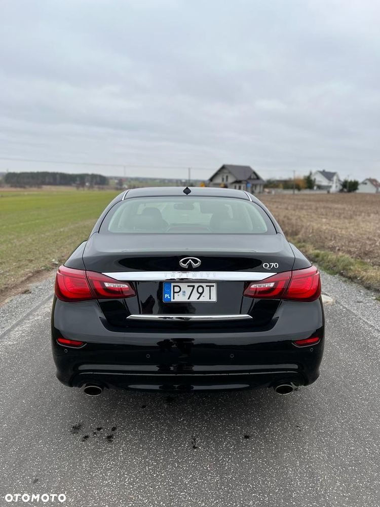 Infiniti Q70 - 9