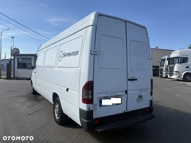Mercedes-Benz Sprinter - 11