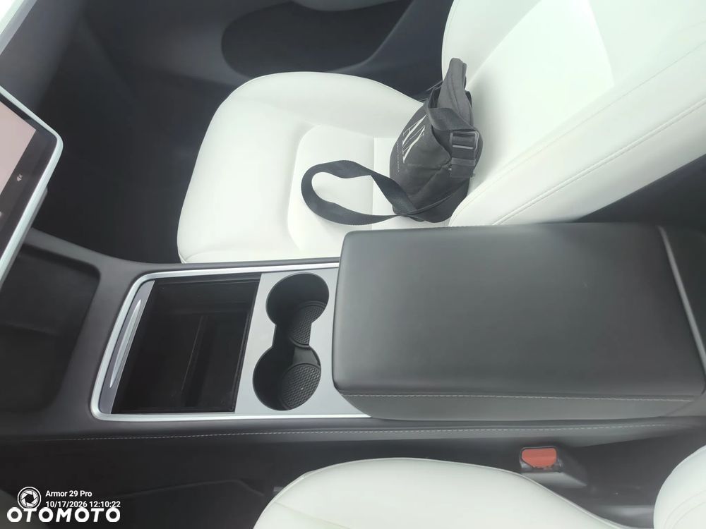 Tesla Model Y Long Range Dual Motor AWD - 27