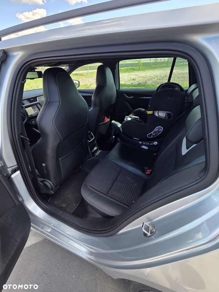 Skoda Octavia 2.0 TDI DSG RS - 11