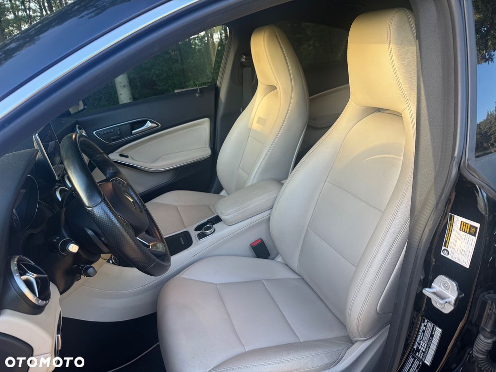 Mercedes-Benz CLA - 12