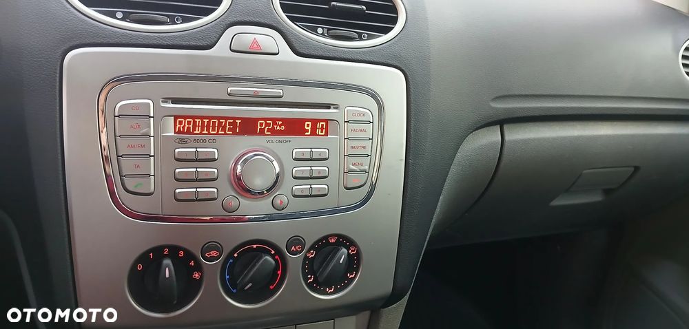 Ford Focus 1.6 16V Ghia - 16