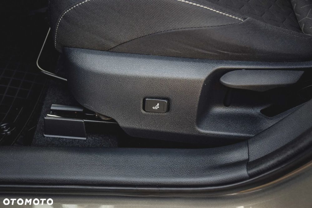 Suzuki Swace 1.8 Hybrid Premium Plus CVT - 39