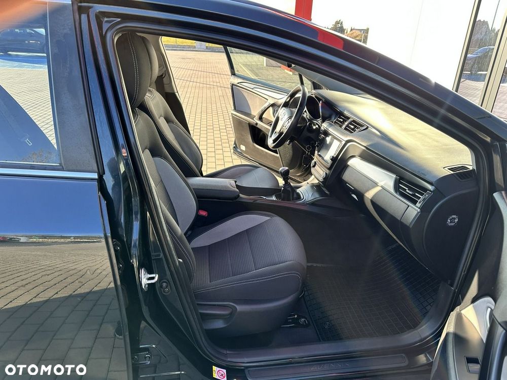 Toyota Avensis 2.0 D-4D Selection - 15