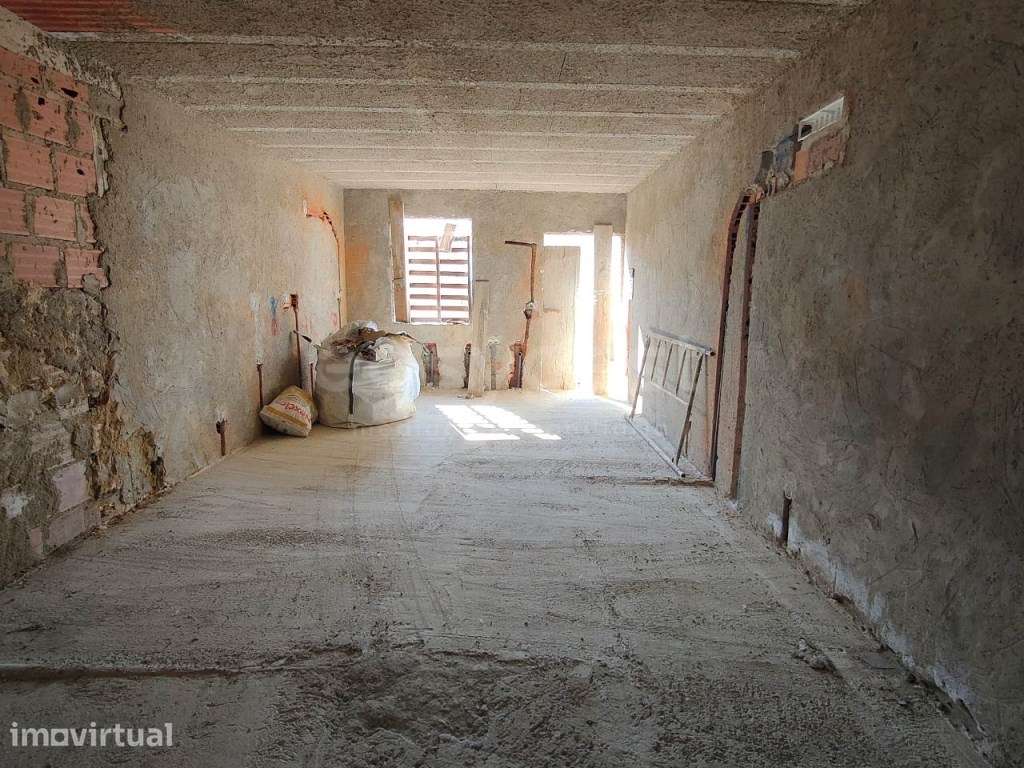 Moradia vendida em fase de construção com projeto aprovado, em Alju... - Grande imagem: 3/13