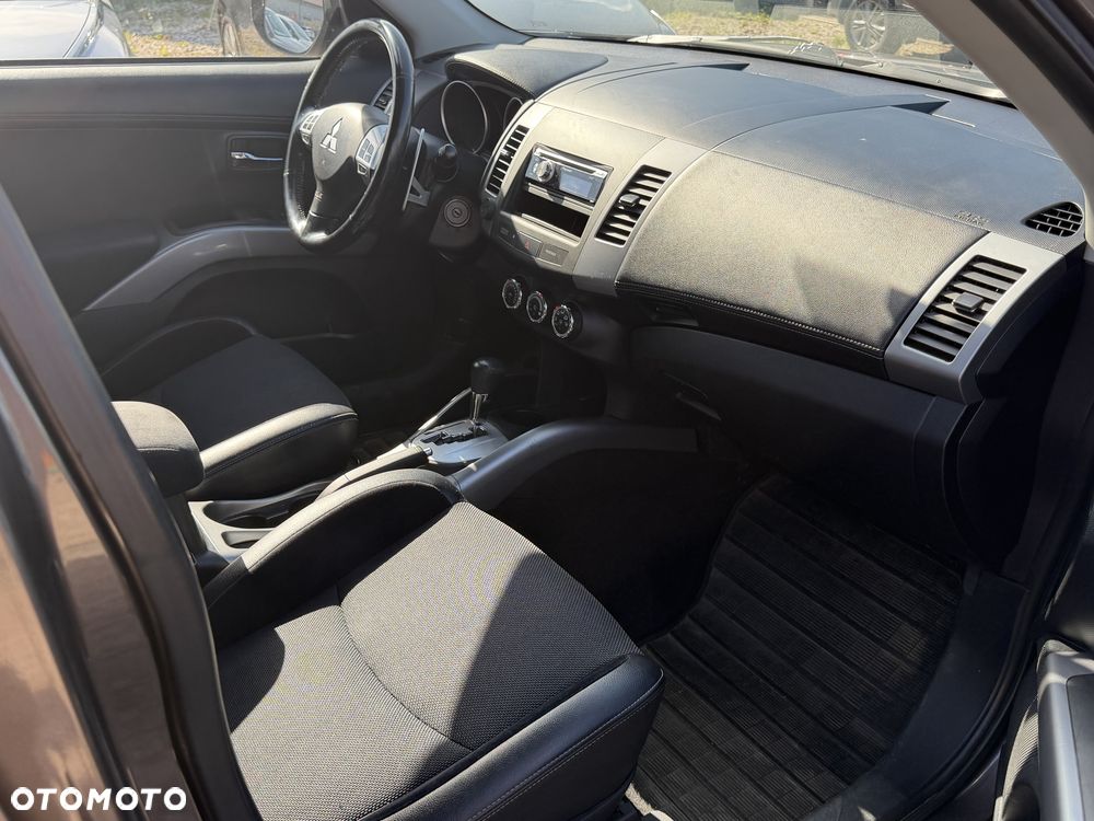 Mitsubishi Outlander - 8