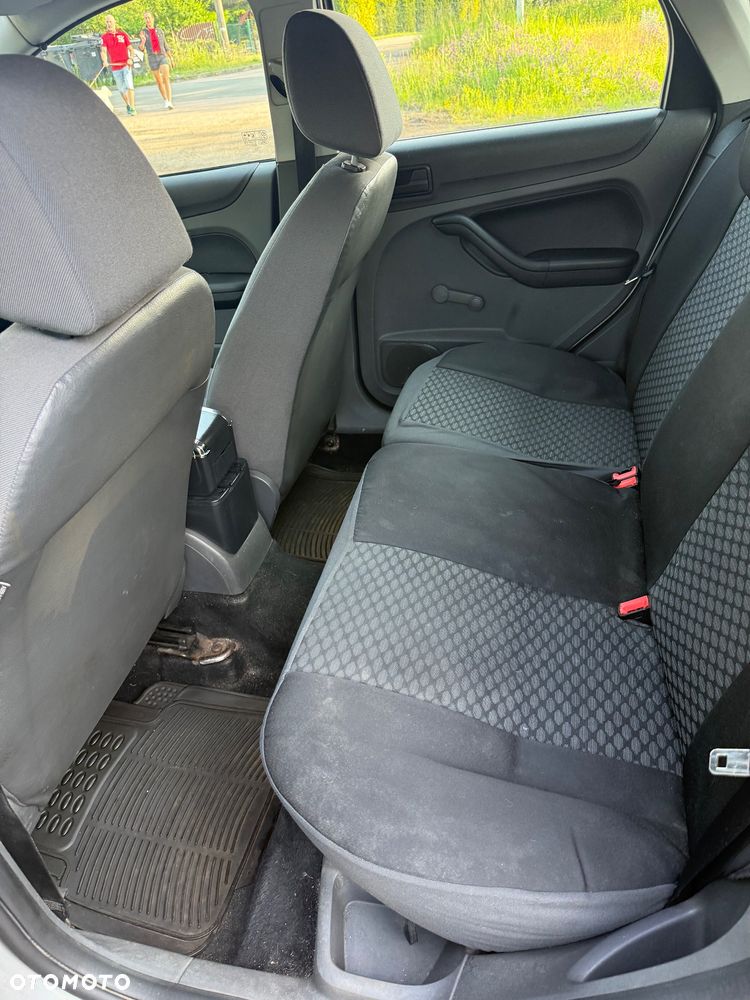 Ford Focus 1.4 Ambiente - 22