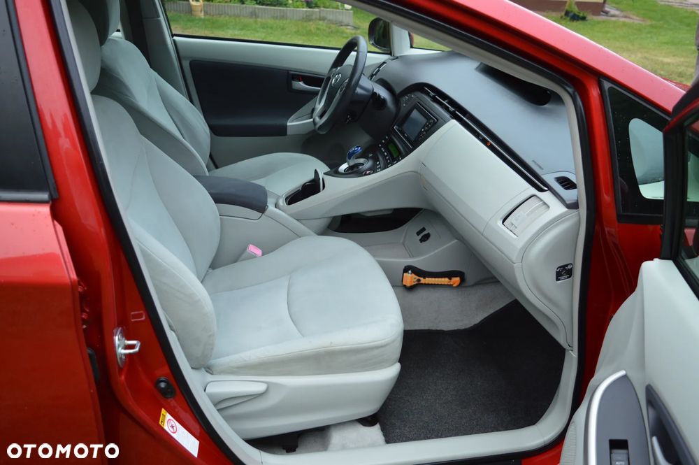 Toyota Prius 1.8 HSD Prestige - 26