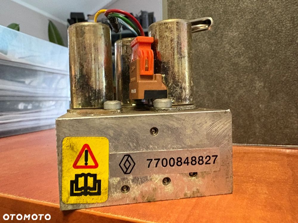 POMPA SIŁOWNIK DACHU RENAULT MEGANE I CABRIO 7700848827 - 4