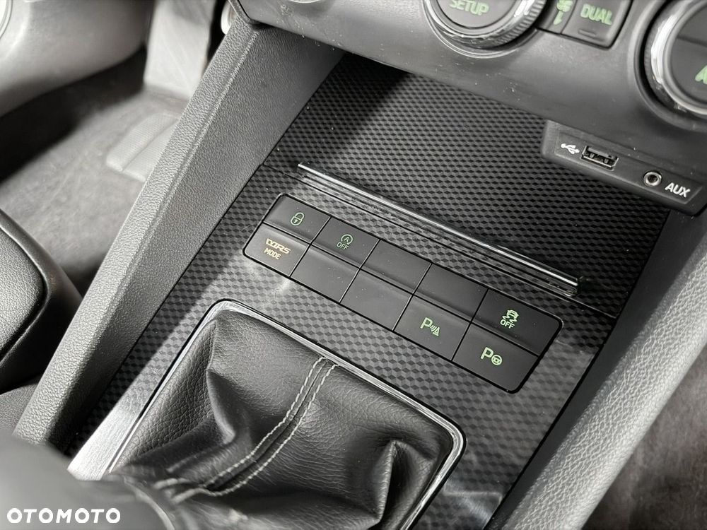 Skoda Octavia 2.0 TDI RS - 25