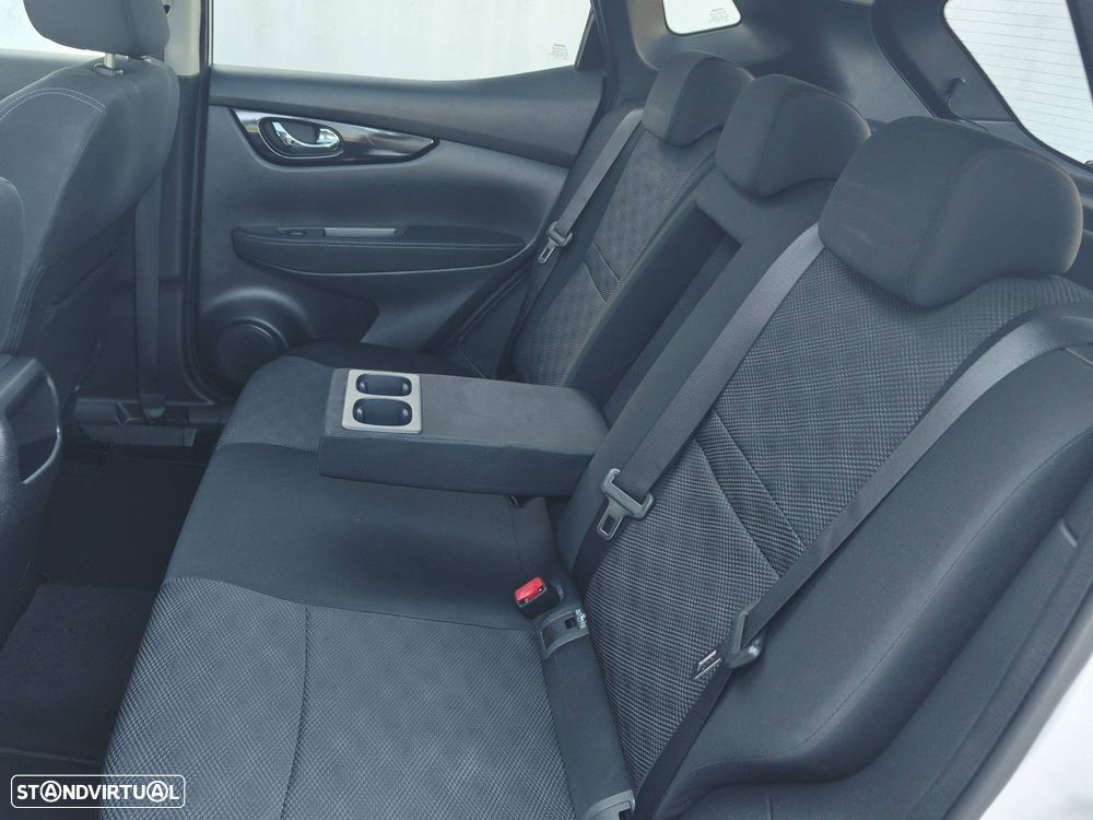 Nissan Qashqai 1.5 dCi N-Connecta - 19