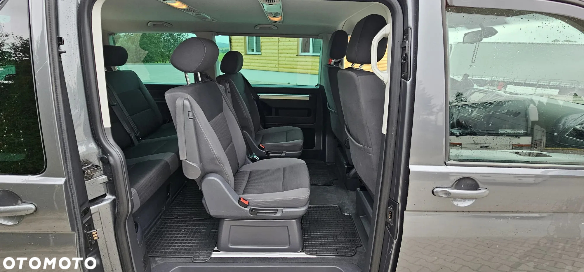 Volkswagen Multivan - 10