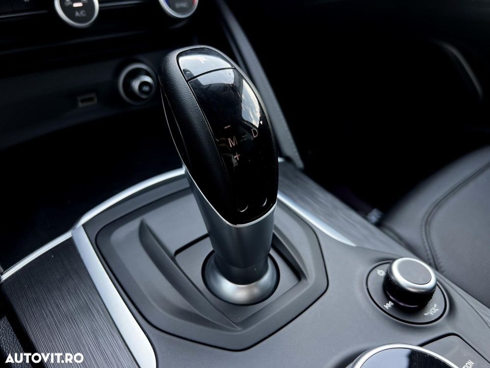 Alfa Romeo Stelvio - 13