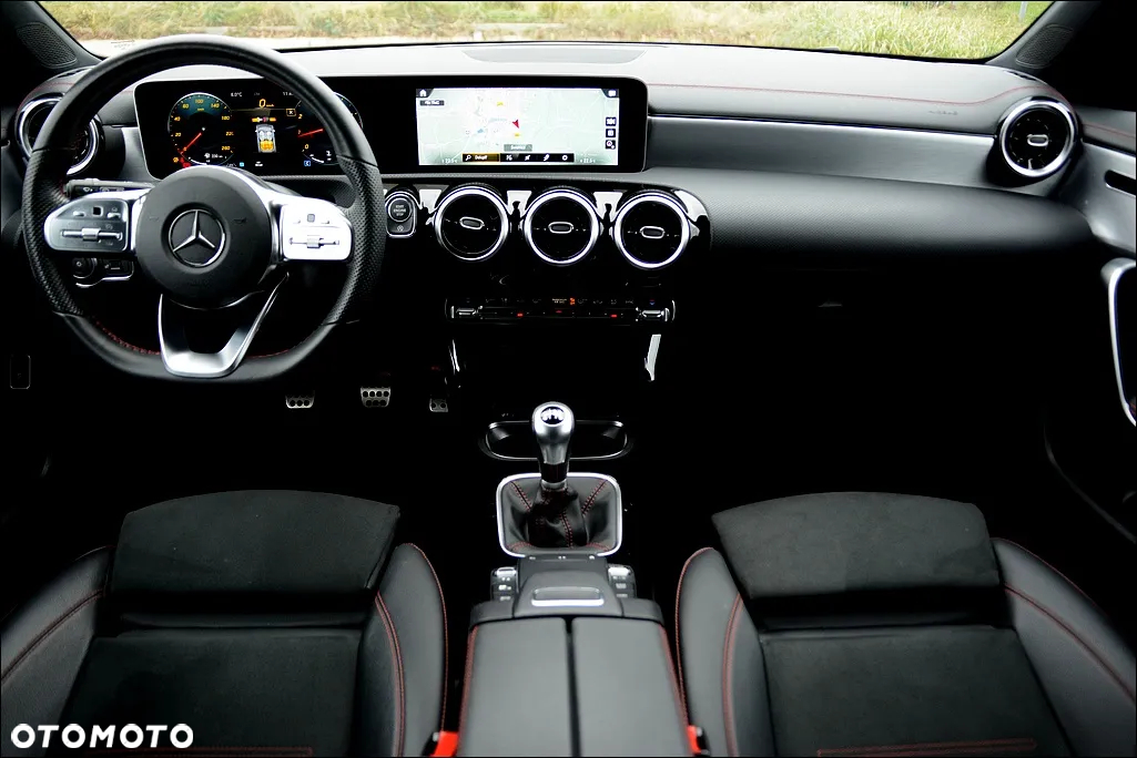 Mercedes-Benz CLA 180 Shooting Brake AMG Line - 24