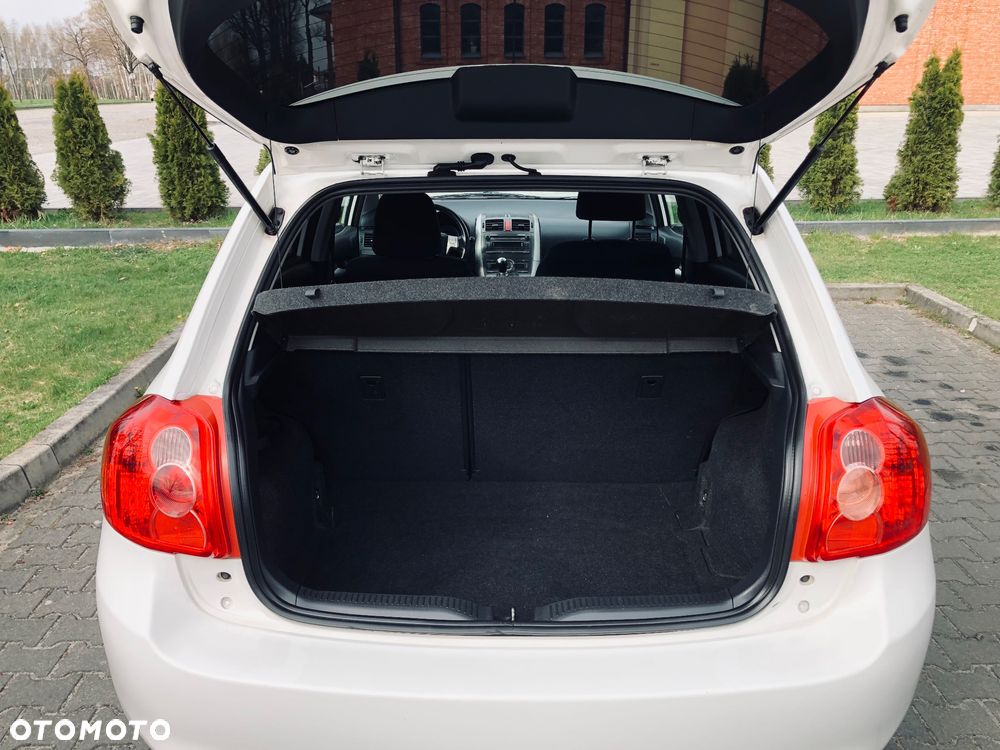 Toyota Auris 1.6 VVT-i Terra - 14