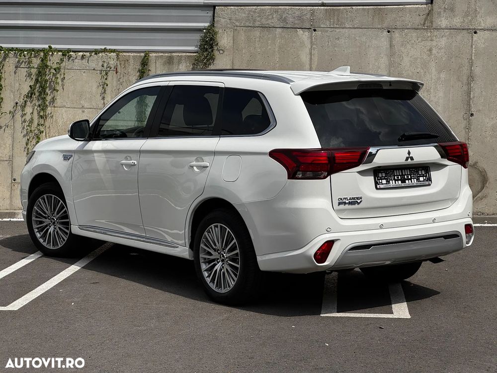 Mitsubishi Outlander PHEV 2.4 L 4X4 Instyle - 4