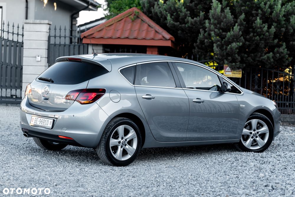 Opel Astra 1.6 Turbo Sport - 11