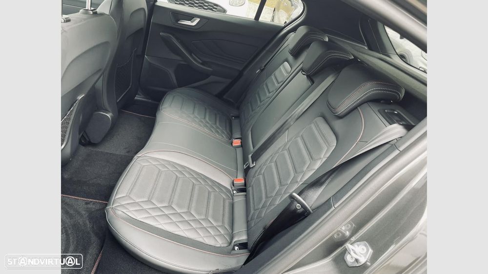 Ford Focus 1.0 EcoBoost MHEV ST-Line X - 11