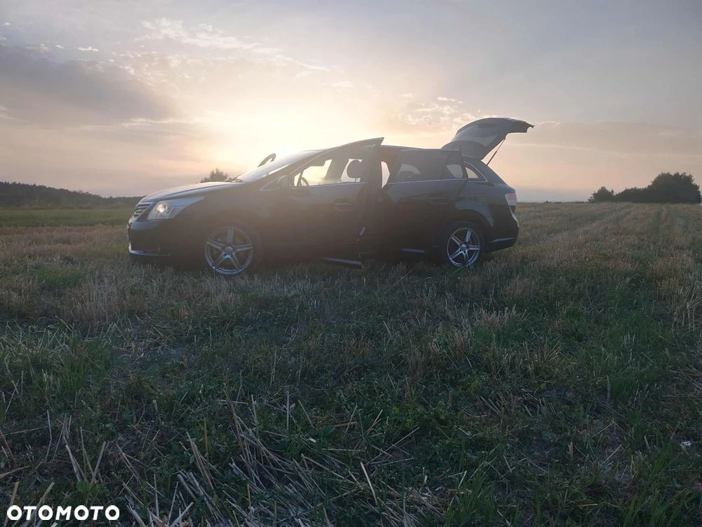 Toyota Avensis Combi 1.6 Comfort - 9