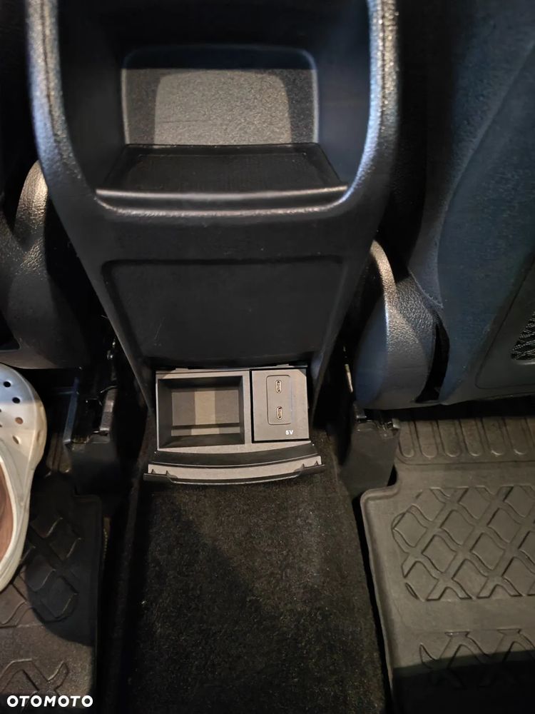 Mercedes-Benz Klasa B 180 d Style 7G-DCT - 30