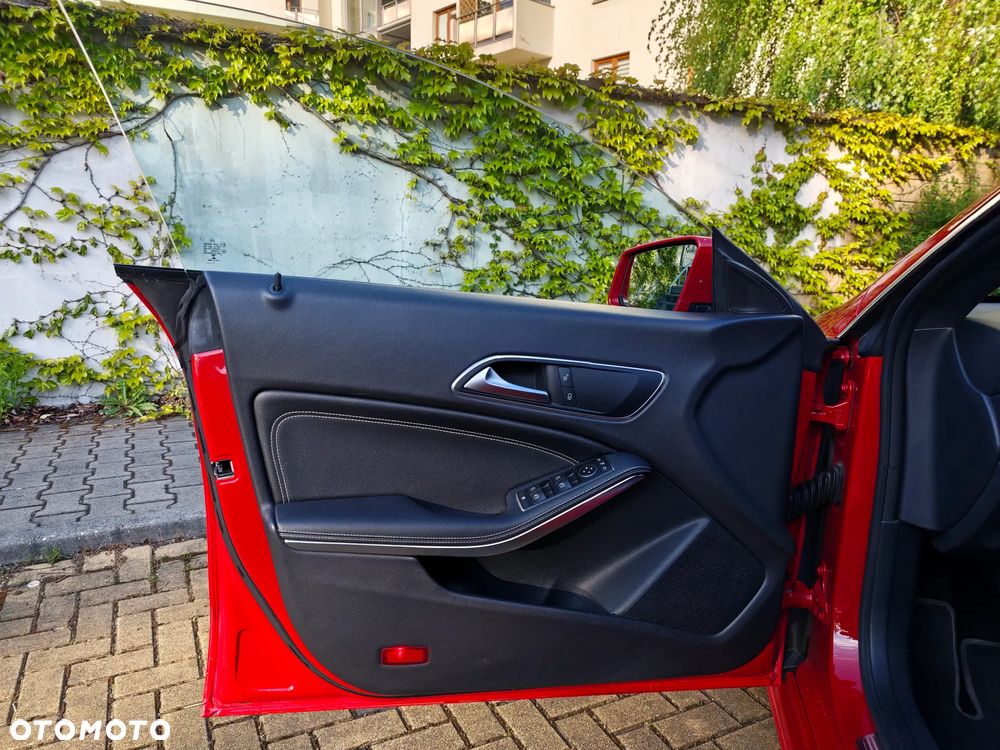 Mercedes-Benz CLA 200 UrbanStyle Edition - 14