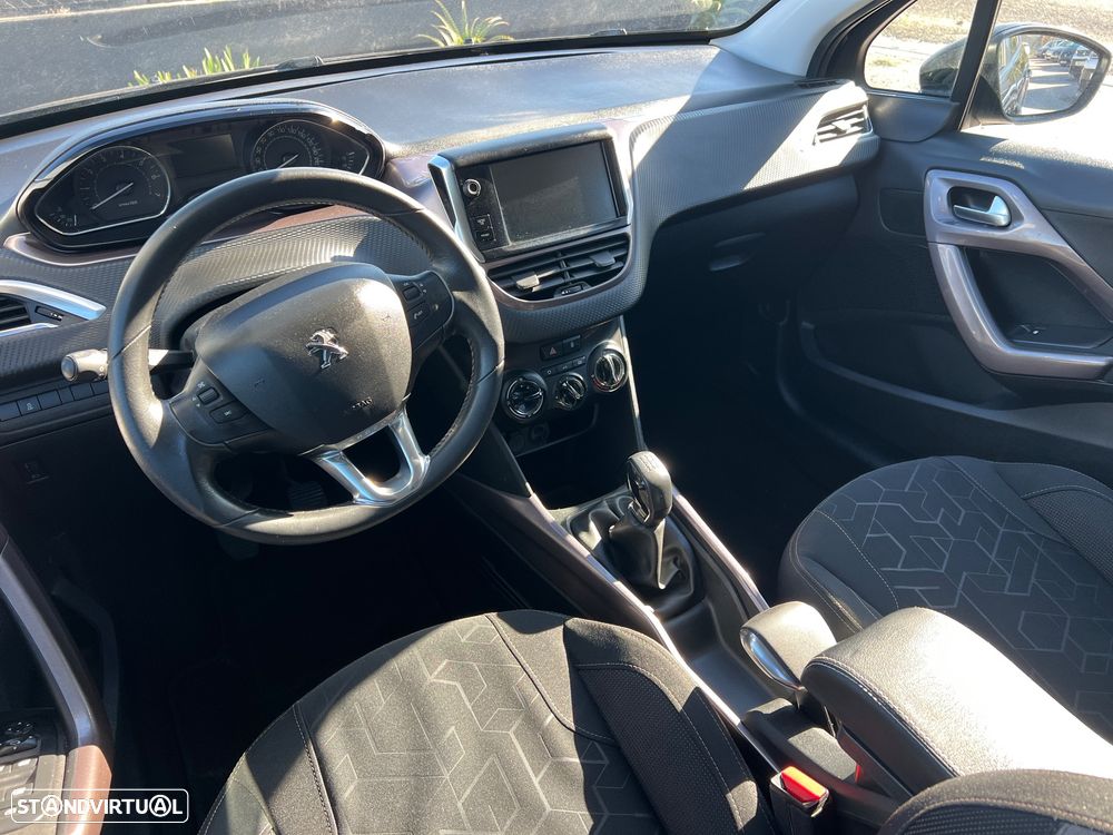 Peugeot 2008 1.2 PureTech Allure - 4