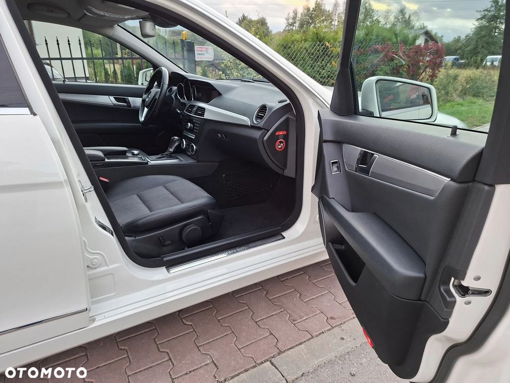 Mercedes-Benz Klasa C 180 BlueEFFICIENCY 7G-TRONIC Avantgarde - 21