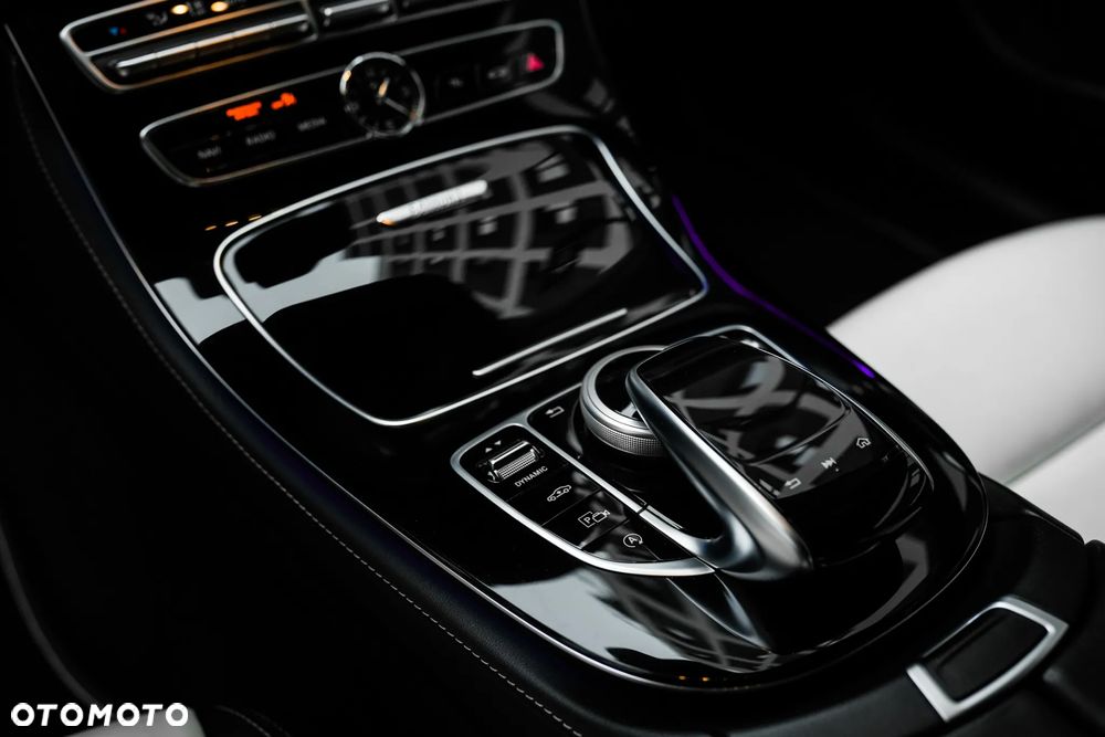 Mercedes-Benz Klasa E 400 4Matic 9G-TRONIC AMG Line - 13