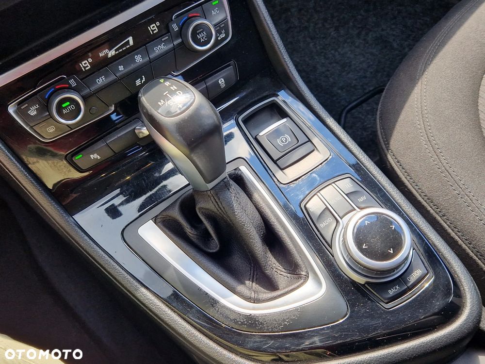 BMW Seria 2 218d Sport-Aut Advantage - 23
