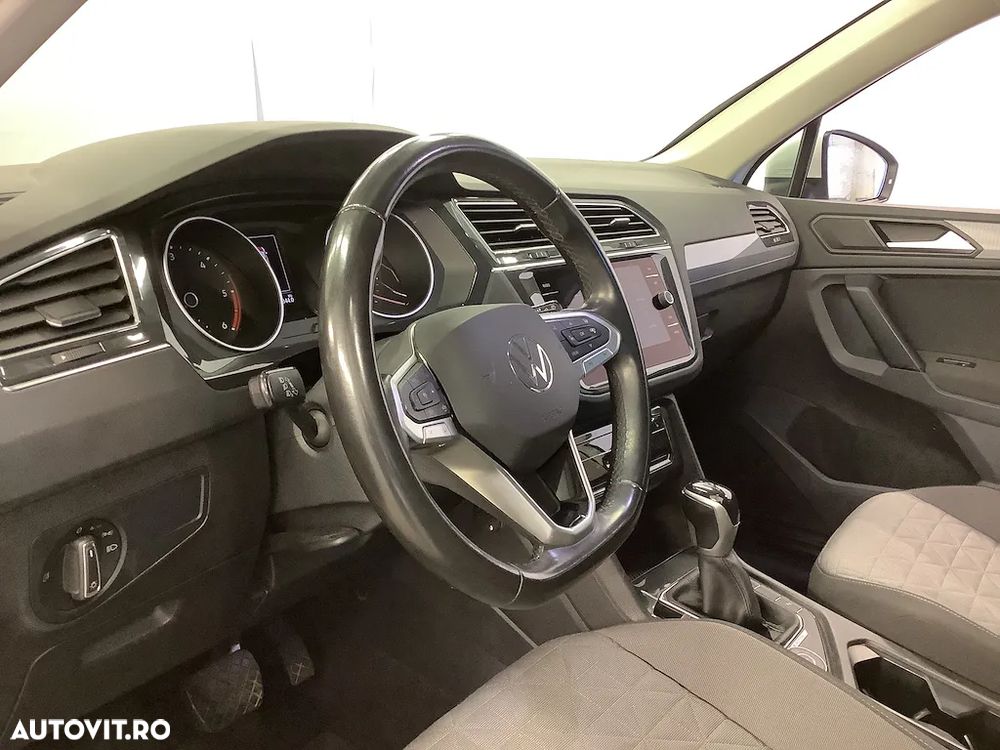 Volkswagen Tiguan - 9
