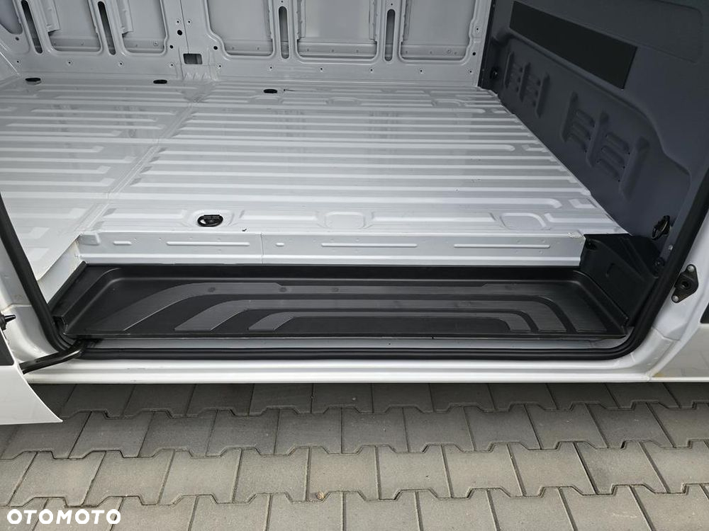 Mercedes-Benz Sprinter - 25