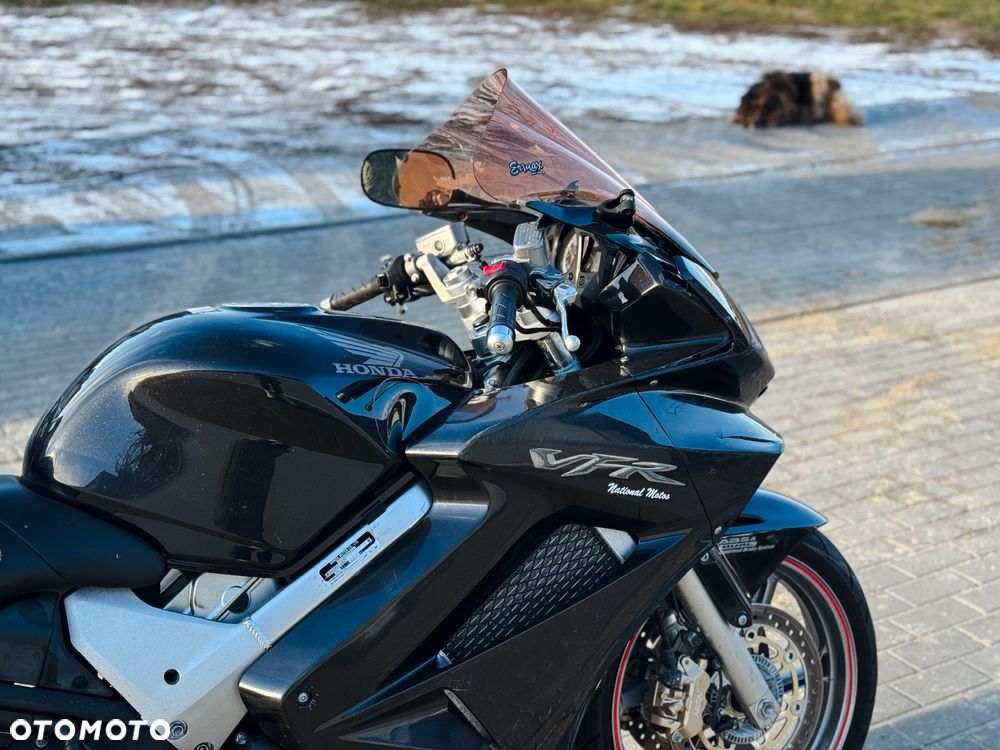 Honda VFR - 24