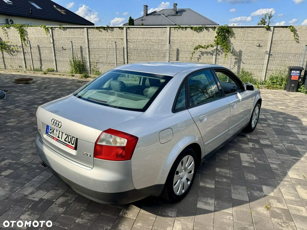 Audi A4 Limousine - 4