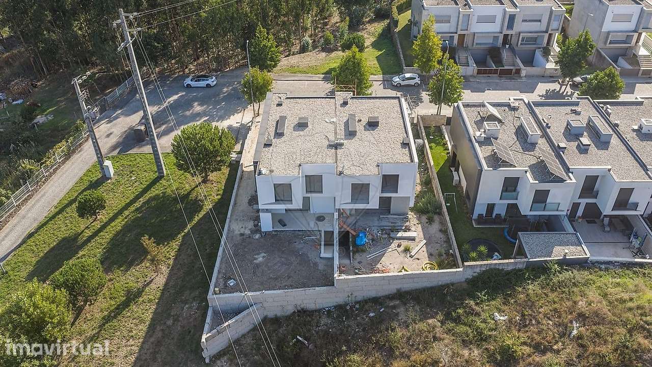 Moradia T3 Geminada em Estrutura em Martim, Barcelos. - Grande imagem: 5/35