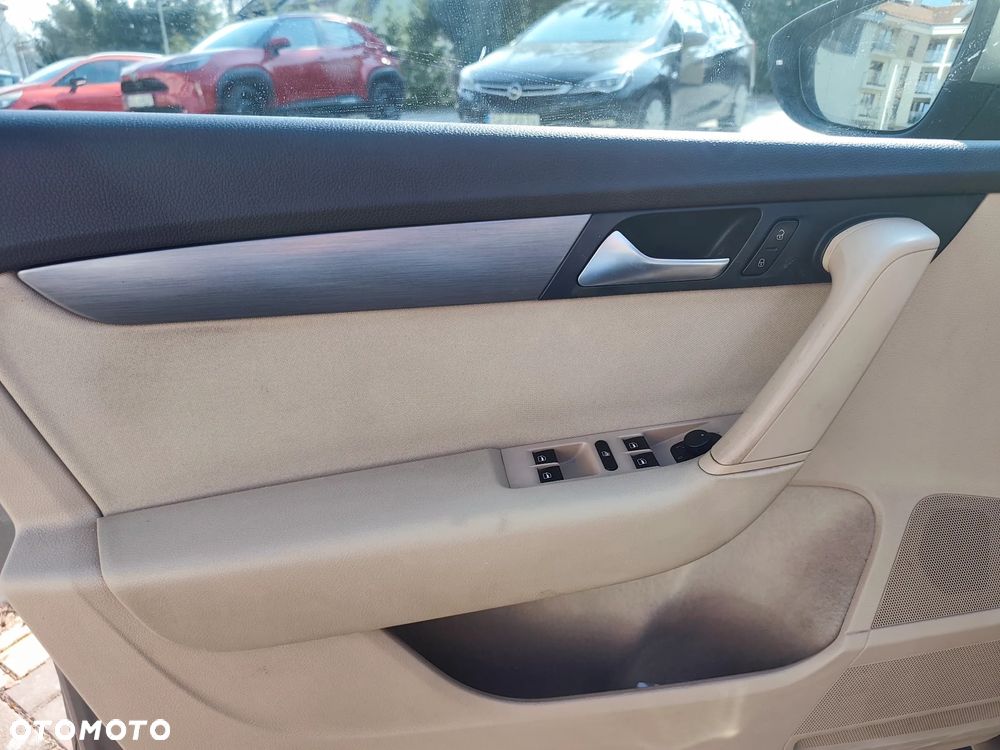 Volkswagen Passat 1.6 TDI BlueMotion Technology Comfortline - 9