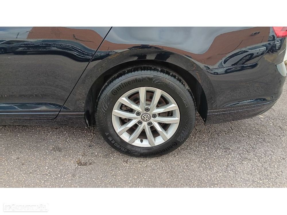 VW Passat Variant 2.0 TDi Business DSG - 26