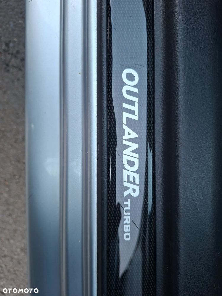 Mitsubishi Outlander 2.0 Turbo 4WD - 14