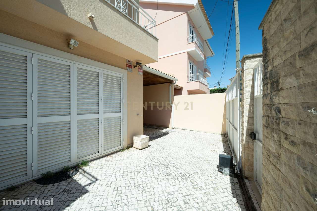 Moradia Geminada T4 no centro da Parede - Grande imagem: 3/34
