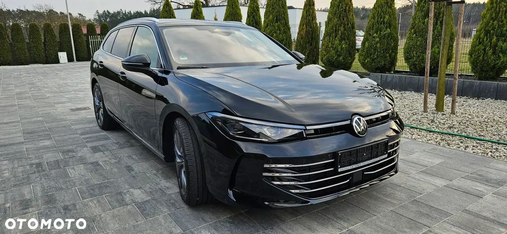 Volkswagen Passat - 1